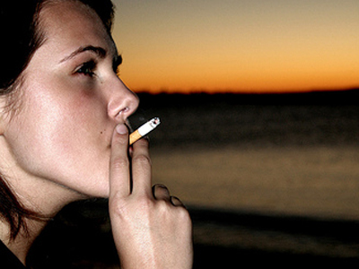 Αμετανόητοι καπνιστές οι νεαροί Αυστραλοί