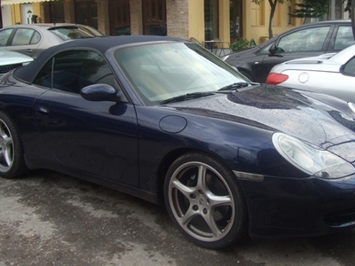 Dolce vita… με πλαστά έγγραφα