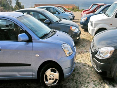 Συνεχίζουν να πέφτουν οι πωλήσεις αυτοκινήτων