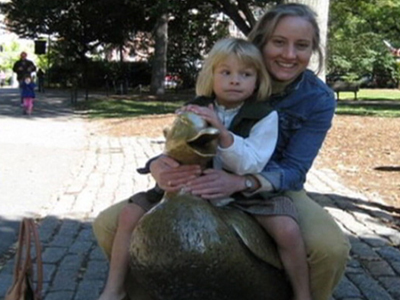 Ζητάει πίσω το παιδί της μέσω YouTube