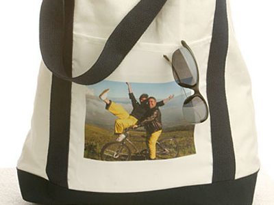 Την έσωσε η… τσάντα της