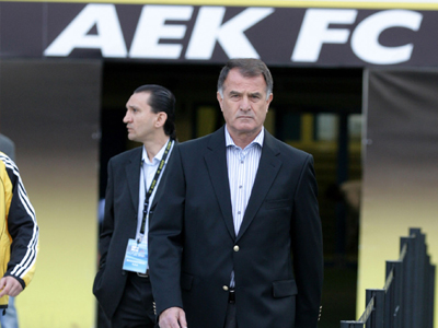 Τα όπλα παρά πόδα…