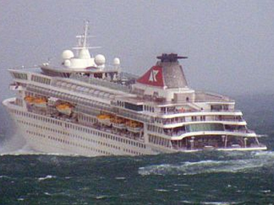 Πειρατές κατεδίωξαν κρουαζιερόπλοιο στον Κόλπο του Άντεν