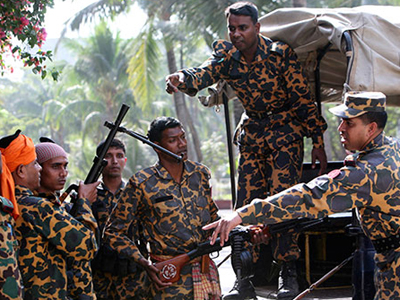 Ακόμα ξεθάβουν νεκρούς στο Μπανγκλαντές