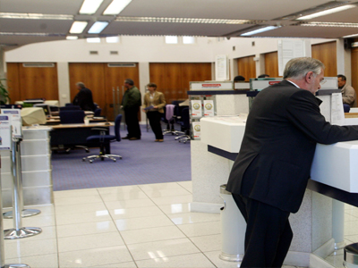 Σφίγγει η θηλιά για όσους έχουν πάρει δάνειο