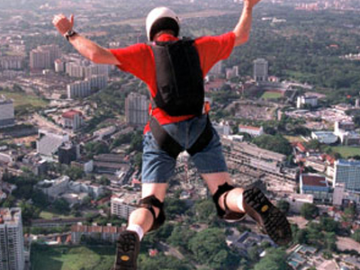 Επέζησε από πτώση 60 μέτρων