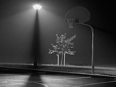 Νεαρός άνδρας βρέθηκε κρεμασμένος από στεφάνη μπασκέτας