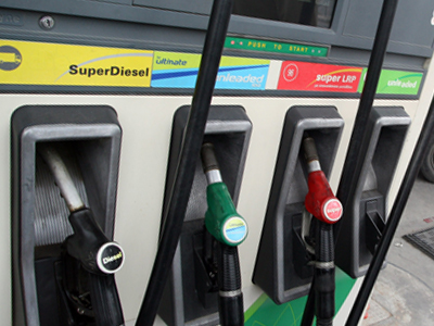 Για τη «φθηνότερη» ακριβή βενζίνη