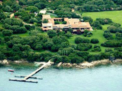 Στα party του Berlusconi … με πολεμικά αεροσκάφη