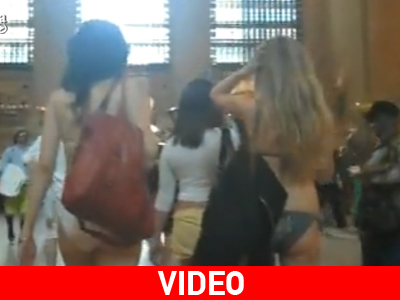 Στους δρόμους της Νέας Υόρκης… με μαγιό