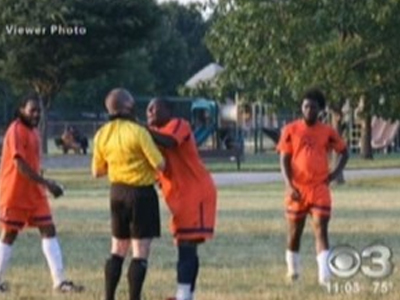 Τον δάγκωσε γιατί του έδωσε κίτρινη κάρτα