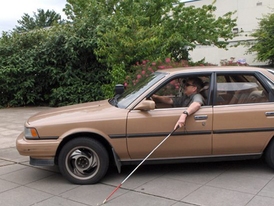 Τυφλός κατηγορήθηκε για… τροχαίες παραβάσεις