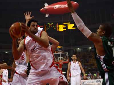 Μπουρούσης: Αν θέλει να σε βοηθήσει η διαιτησία, σε βοηθάει