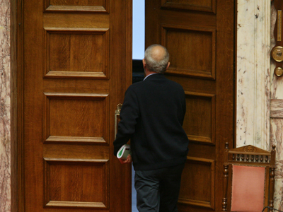 Νέφτι στο… κοινοβούλιο