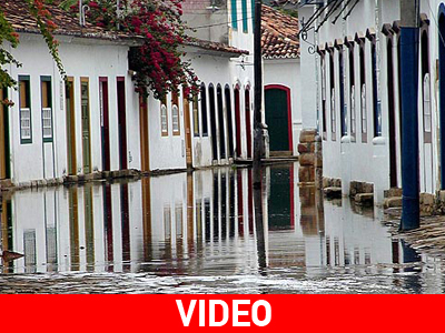 Φονικές πλημμύρες σαρώνουν τη Βραζιλία