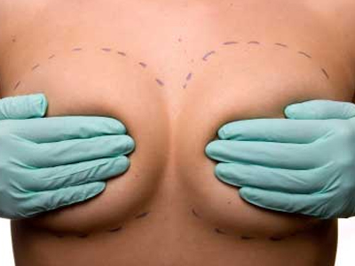 Τη μαχαίρωσε για να της αφαιρέσει το ”στήθος” που της χάρισε