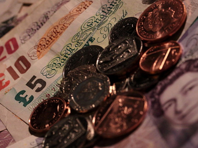 Παράδοξη άνοδος του πληθωρισμού στη Βρετανία