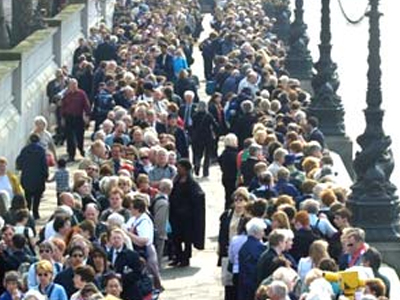 Έξι μήνες στημένοι στην… ουρά