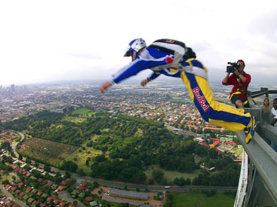 Το base jump στη μεγάλη οθόνη