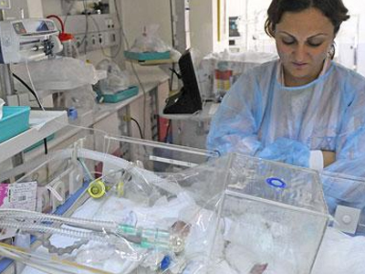 Νεογέννητο “ξύπνησε” για λίγο από το θάνατο