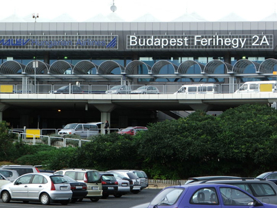 Μια πόρτα … παρέλυσε το αεροδρόμιο της Βουδαπέστης