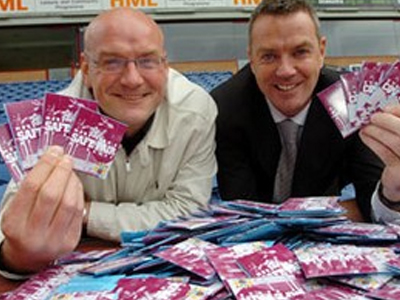 Προφυλακτικά με το έμβλημα της ομάδας σας