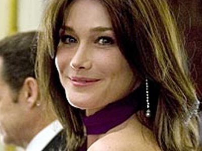 Carla Bruni: Μην ξεχνάτε την Αφρική