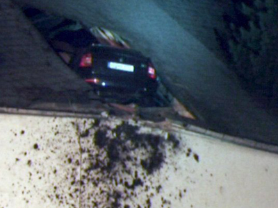 Αυτοκίνητο προσγειώθηκε σε οροφή εκκλησίας