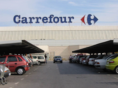 Ληστεία έξω από σούπερ μάρκετ