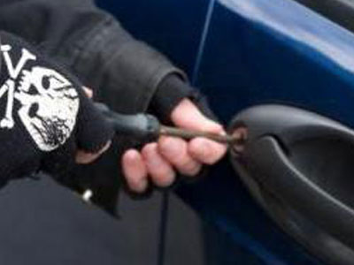 Έπιασαν στα «πράσα» κλέφτη αυτοκινήτων