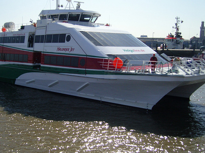 Τζάμι Καταμαράν έσπασε από κύμα