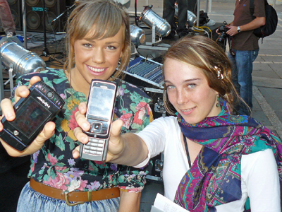 Εξαρτημένα από το κινητό