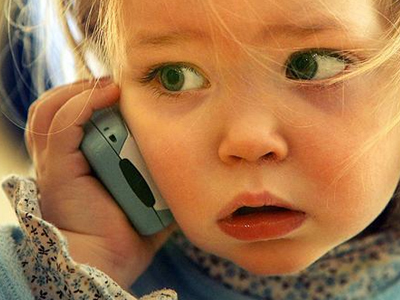 Επικίνδυνα τα κινητά για παιδιά και εφήβους