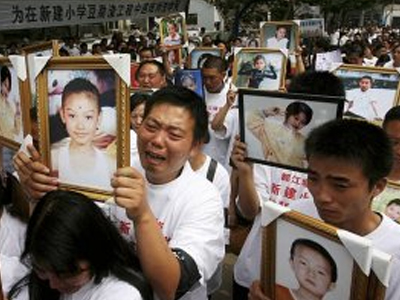 Στη δημοσιότητα ο αριθμός των νεκρών παιδιών από το σεισμό της Κίνας