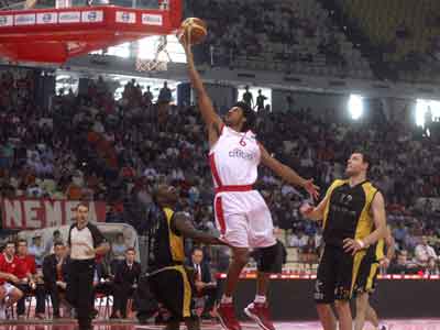 Με 100άρα ο Ολυμπιακός, 1-0 το Μαρούσι