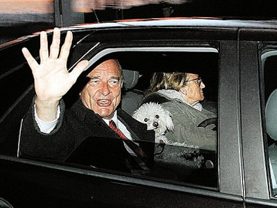 Ο Σιράκ δέχθηκε επίθεση από το σκύλο του