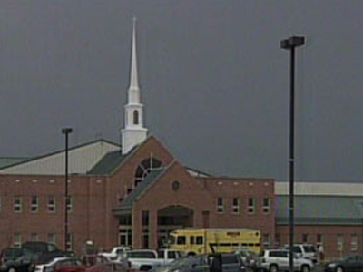 Πυροβόλησαν ιερέα ενώ λειτουργούσε