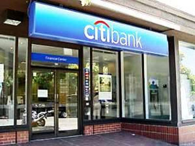 Αποκλεισμένα τα γραφεία της Citibank στο Σύνταγμα