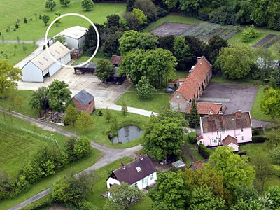 Η γκαρνταρόμπα-σπίτι της Κλόντια Σίφερ