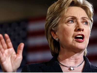 Hillary Clinton: «Επονείδιστη η ταλαιπωρία των Βρετανών διπλωματών»