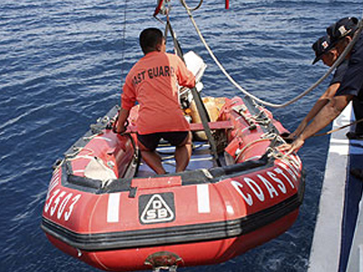 Μητέρα πέταξε το παιδί της στη θάλασσα