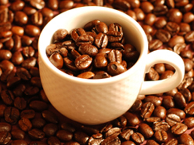 Ανάγκασαν βουλευτή να φάει καφέ