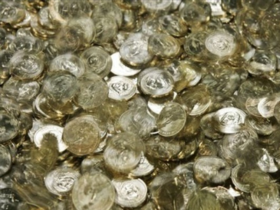 Ούρησε στα λεφτά με τα οποία πλήρωσε την κλήση