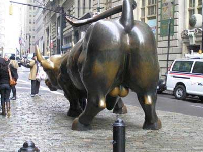 «Δωράκια» με νόημα μεταξύ Schwarzenegger και προέδρου της Γερουσίας