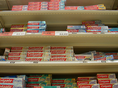 Πλαστές Colgate ανακλήθηκαν από σούπερ μάρκετ