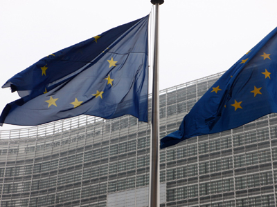 Καταγραφές και προβλέψεις φωτιά της Κομισιόν για την ελληνική οικονομία