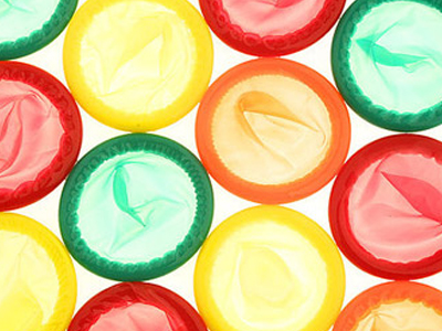 Τους πέφτουν μικρά τα… προφυλακτικά