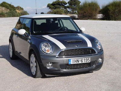 Το Mini Cooper S είναι τόσο όμορφο που σου δημιουργεί την εντύπωση ότι δεν θα το βαρεθείς ποτέ