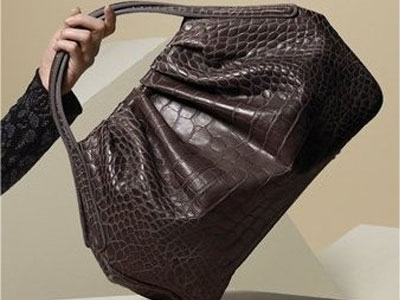 Πάντα κομψές με κροκό τσάντα