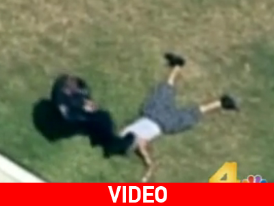 Σοκάρει video με ξυλοδαρμό υπόπτου από αστυνομικούς